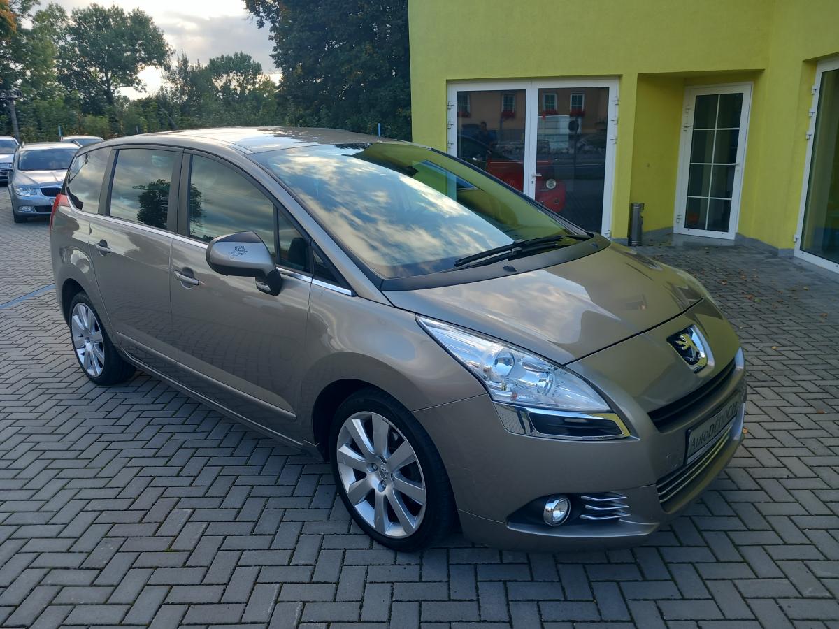 Peugeot 5008 2,0HDi 110kw ČR! 2x KOLA TAŽNÉ
